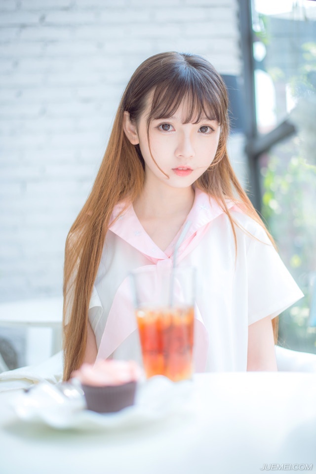 只听刘璝低沉的声音里，隐隐带着几分咆哮：“我为刘家出生入死，浴血拼杀，刘璋却在后方私通我妻子，更暗谋害我，非我不忠，奈何刘璋昏庸无道，更要绝我生路，今日回来，刘璝也没想过活着出去，将军，我刘璝今日，要反了！”